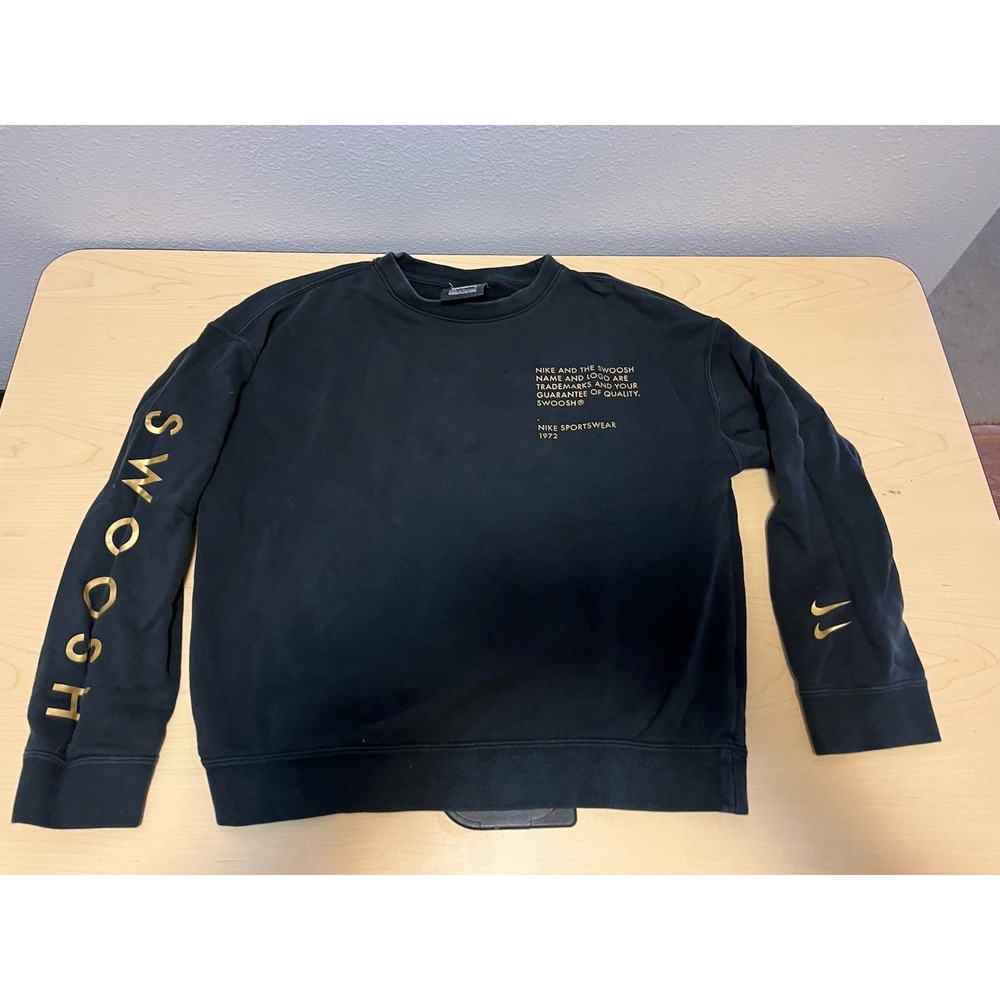 Nike Sportswear Swoosh Crewneck Sweatshirt in Black & Metallic Gold Size Women m